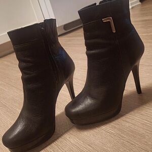 Chic Black Heeled Boots